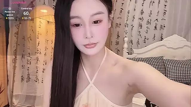 camille-w on StripChat 