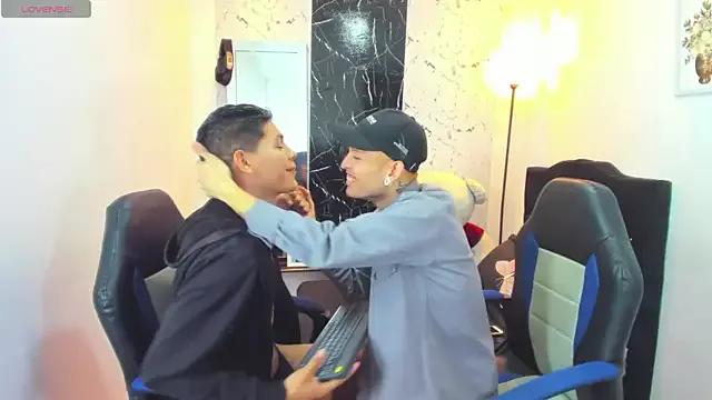 ChrisAndMaxWithBigCocks on StripChat 