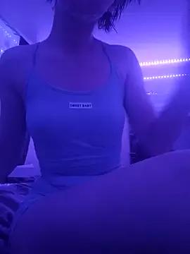 CreamyBush on StripChat 