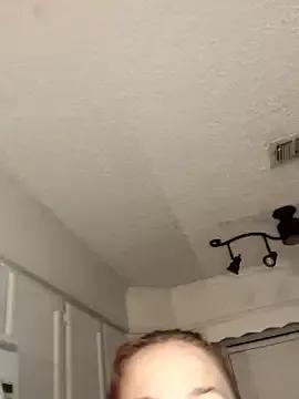 Cutiepietease02 on StripChat 