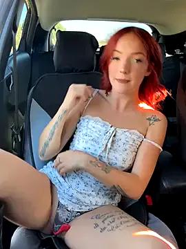 Daddyslut2_0 — Topless nel parco gemini capezzoli