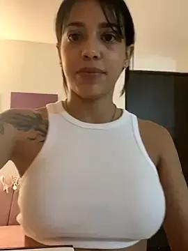 DanielaSaenz0 on StripChat 