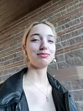 DollyTall on StripChat 