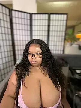 EbonyGoddessKira on StripChat 