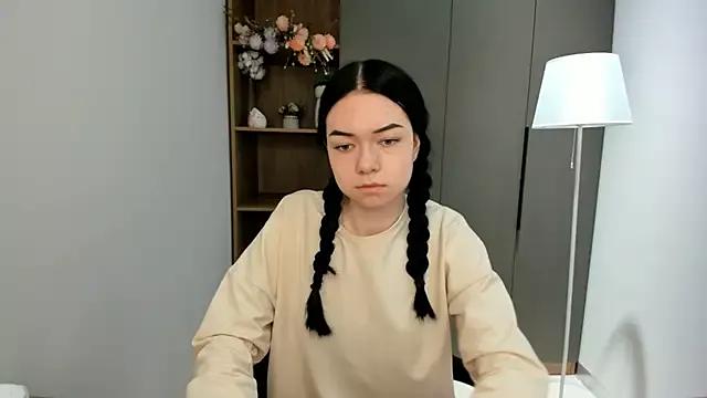 EdithaEldon on StripChat 