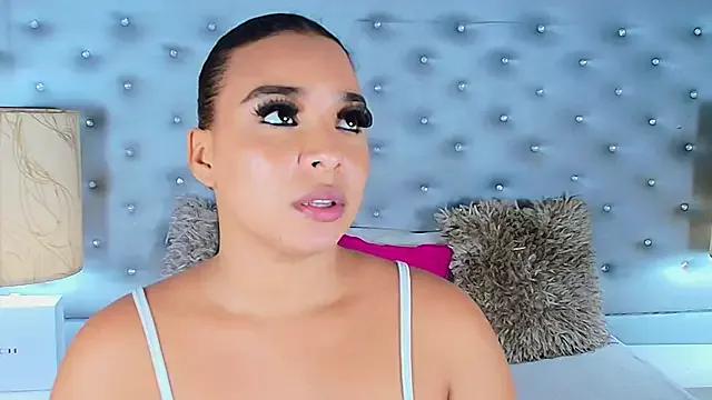 EileenBenzon on StripChat 