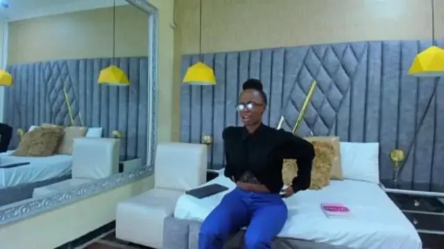 ElizaMils on StripChat 