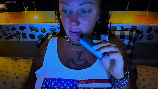 EllieOz on StripChat 