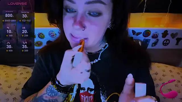 EllieOz on StripChat 