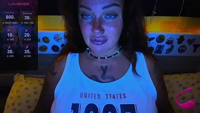 EllieOz on StripChat 