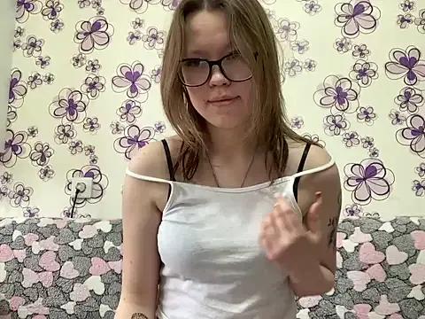 ElvinaMoon on StripChat 