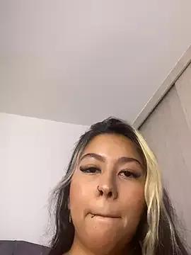 EmberEyes_999 on StripChat 