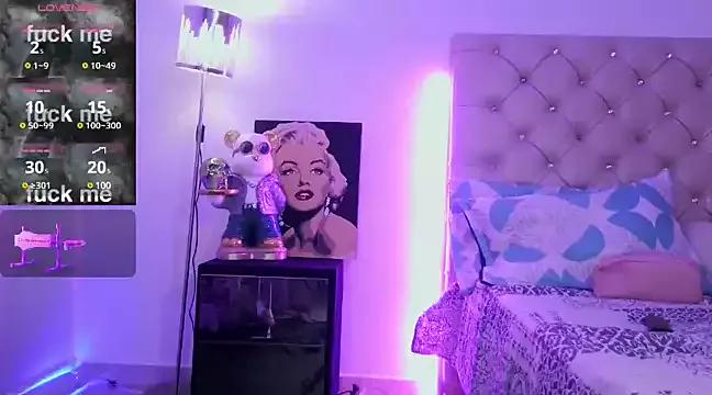 EmberEyes_999 on StripChat 
