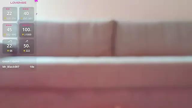 EmelyBenz on StripChat 
