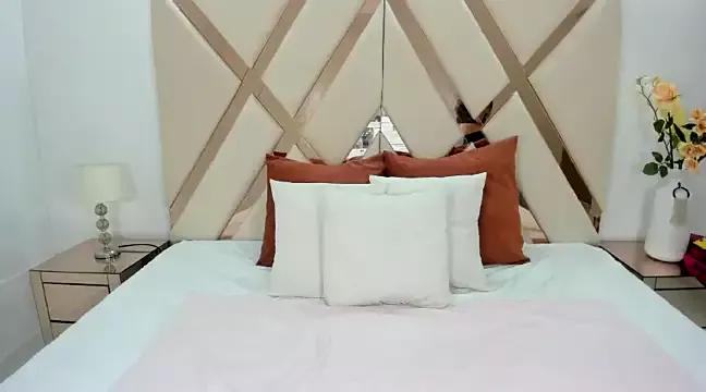 emma_luxyy on StripChat 