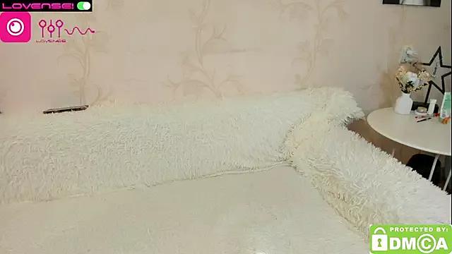 EmmaAmazingEyes on StripChat 