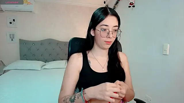 emmalove_doll on StripChat 