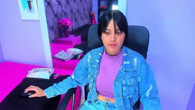 EmmyFerrari on StripChat 