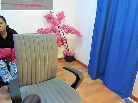 emmysweet01 on StripChat 