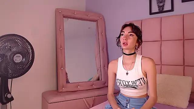 Escaarleth_Ross on StripChat 
