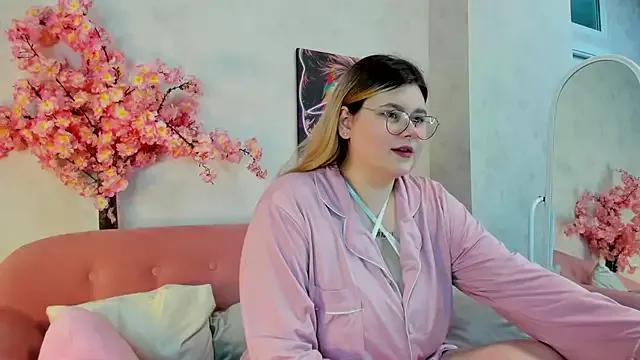 Evelyn_Harmony on StripChat 