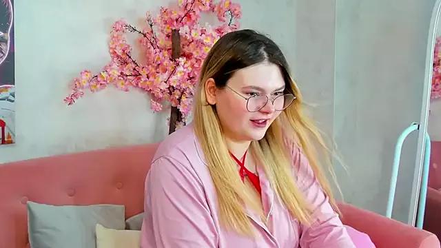 Evelyn_Harmony on StripChat 
