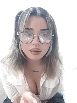 GlowwLuna on StripChat 