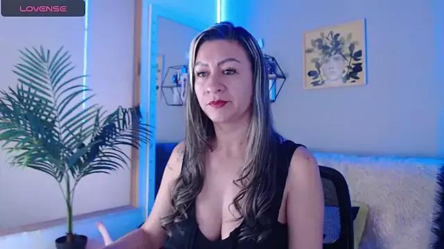 Green__Eyess on StripChat 