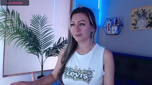 Green__Eyess on StripChat 