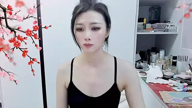 guoguo- on StripChat 