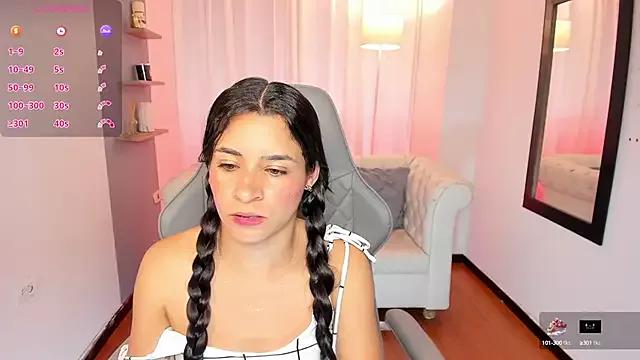 hanna_mils on StripChat 