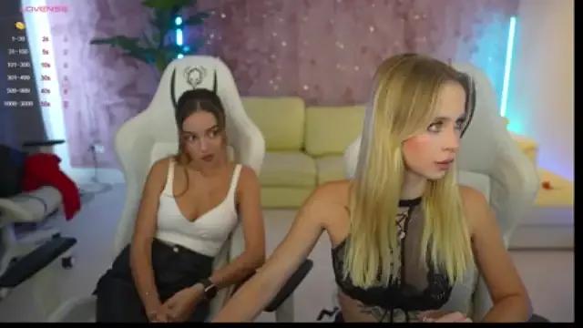Helga_and_girlfriends on StripChat 