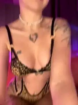 HelloDinaLuv on StripChat 