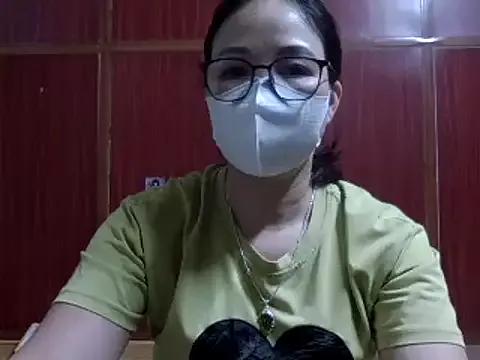 Hilary096 on StripChat 