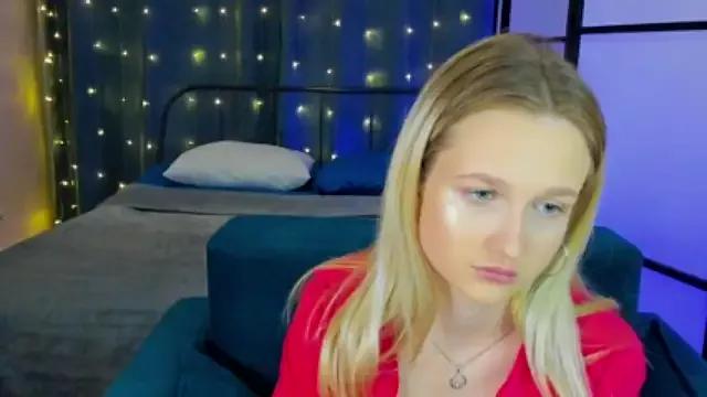 Holly_Woodd on StripChat 