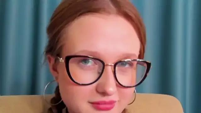 Holly_Woodd on StripChat 