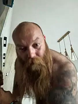 HotBeardBear on StripChat 