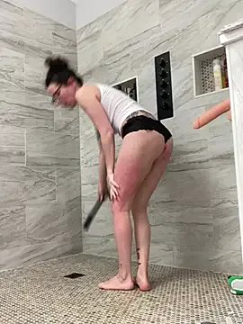 HotMomBod — STOP CLEANING....BJ BREAK!!!