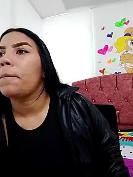 isabella_hot_sex on StripChat 