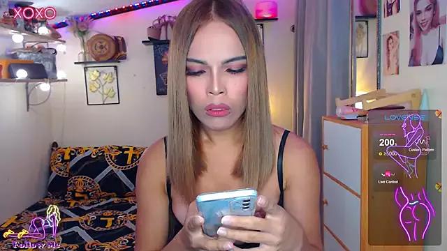 izabella_moore on StripChat 