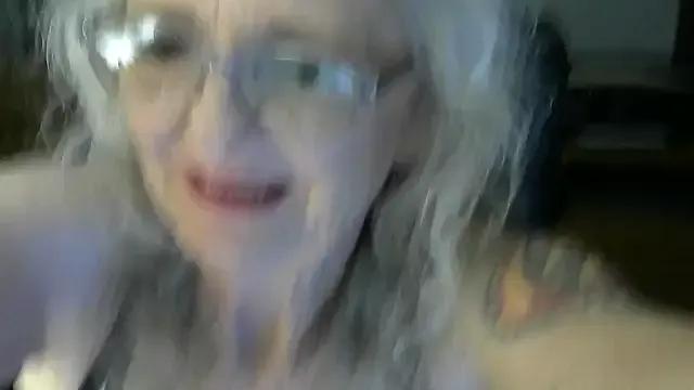 JoleneDelacroix — Make me take off my clothes + oil