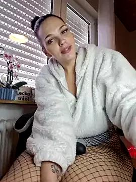 Jujuicy_97 on StripChat 