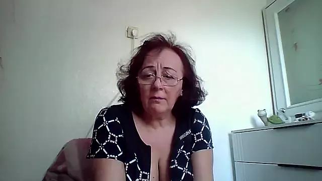 Julia5439 on StripChat 