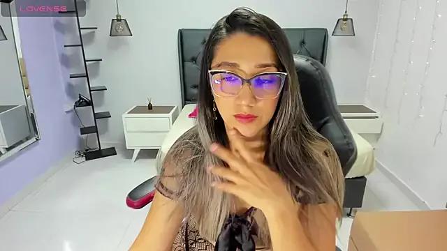 JULIAMARTINSS on StripChat 
