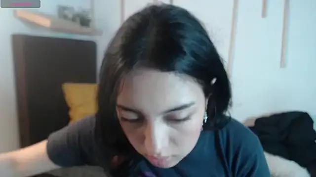 Julie_Fleur on StripChat 