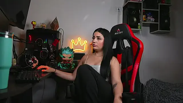 Juliethassmith3 — naked oil