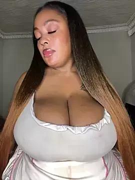 Katamia25 on StripChat 
