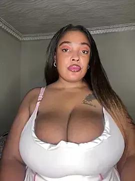 Katamia25 on StripChat 