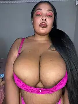 Katamia25 on StripChat 