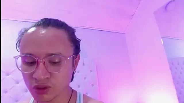 KendallJones938 on StripChat 